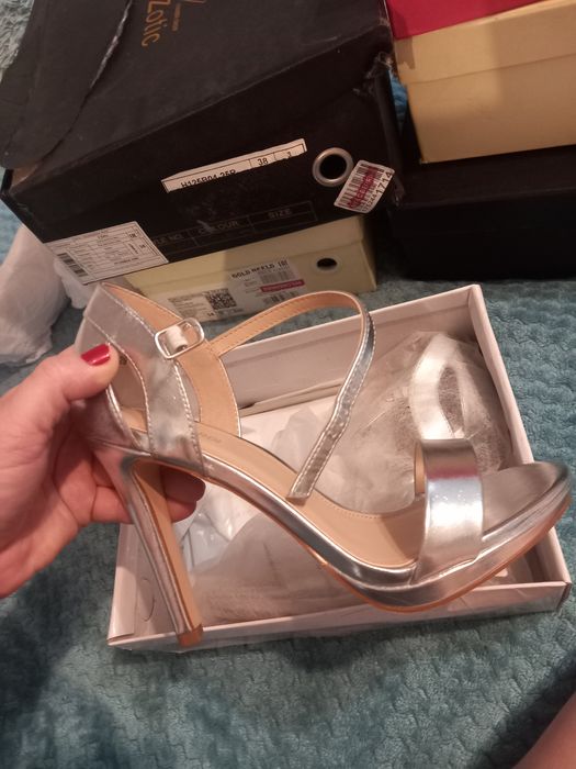 Продам туфли новые