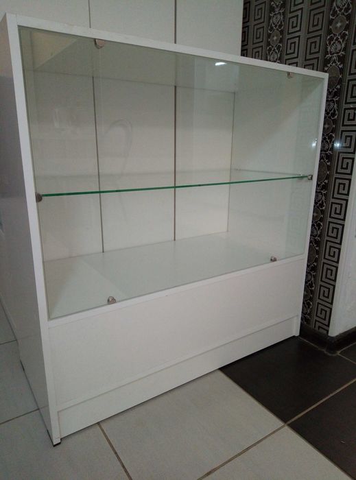 Продам витрины полки