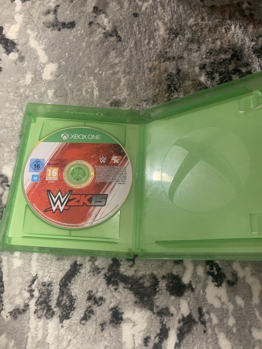 Vând FC 24 xbox one și wwe 2k15 xbox one