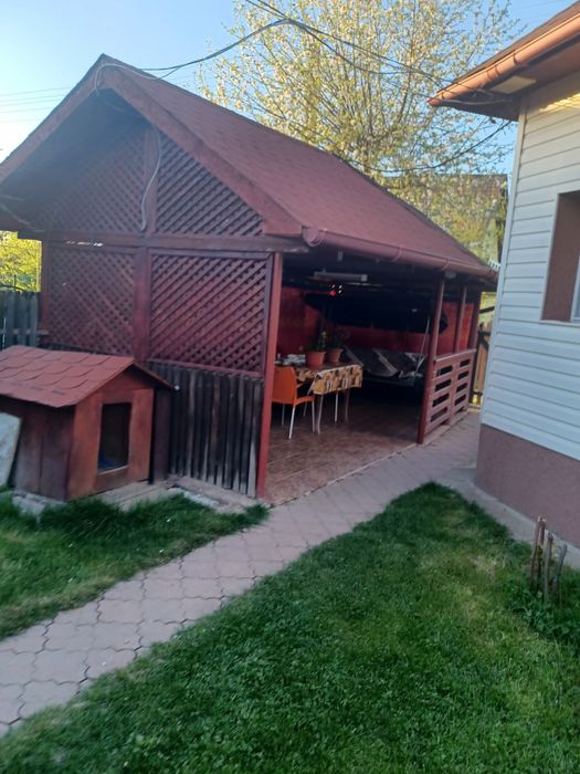 Casa la curte Livezeni Arges