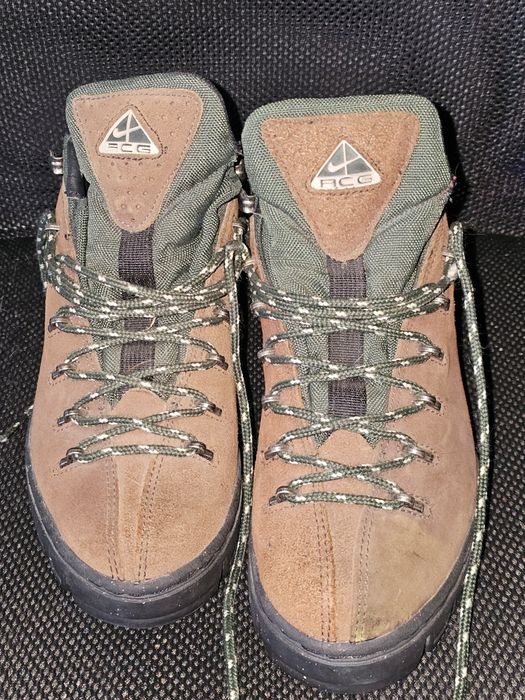 Bocanci Nike in stare impecabilă