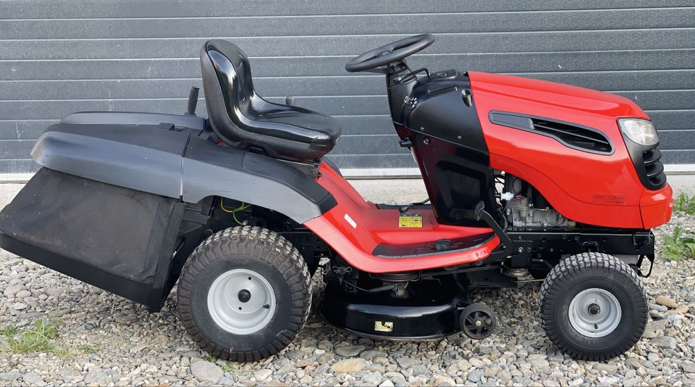 Tractoraș de tuns iarba/gazon Jonsered ( Husqvarna ) 2013  cu Coș pentru iarbă / 656cc - 18 cai / V - TWin / Recent adus !