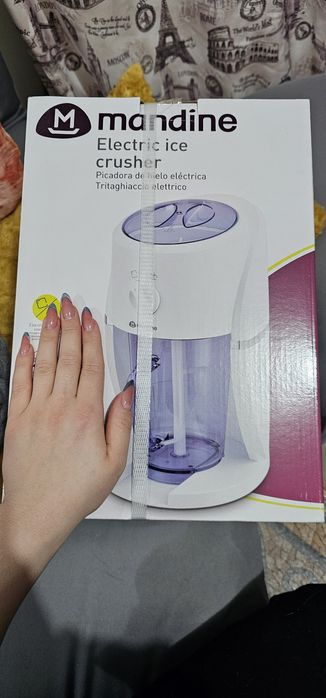 Aparat electric de maruntit gheata/ zdrobitor de gheata