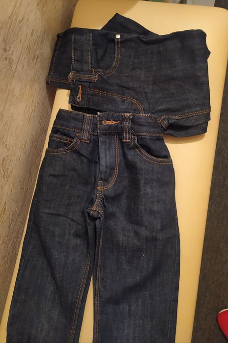 Продам джинсы для мальчика на 5 лет