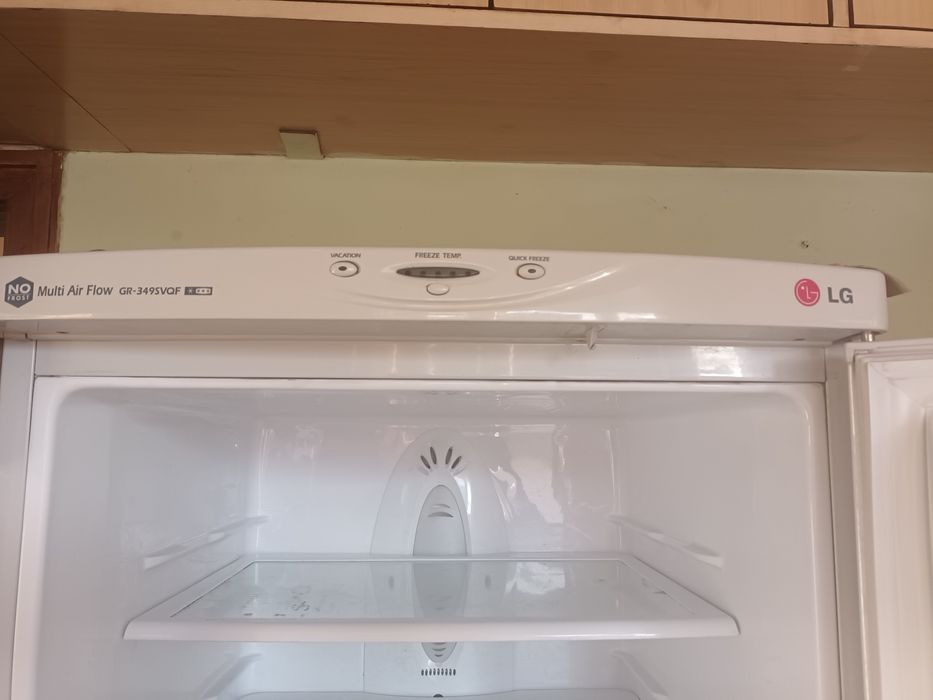 Продавам хладилник LG