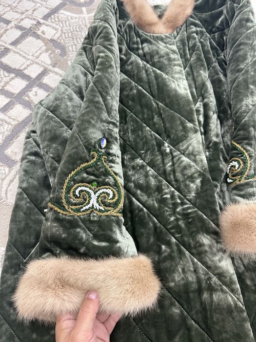 Красивый шапан с норковым