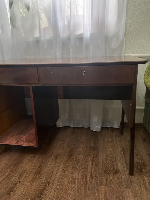 Продается письменный стол румыния