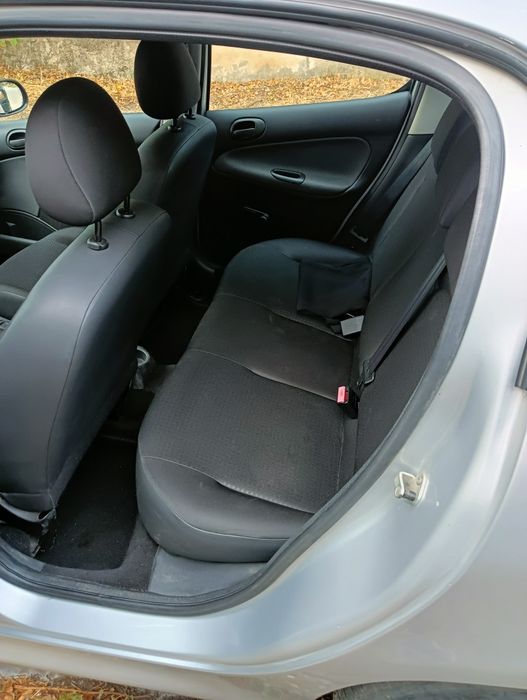 Автомобил Peugeot 206+