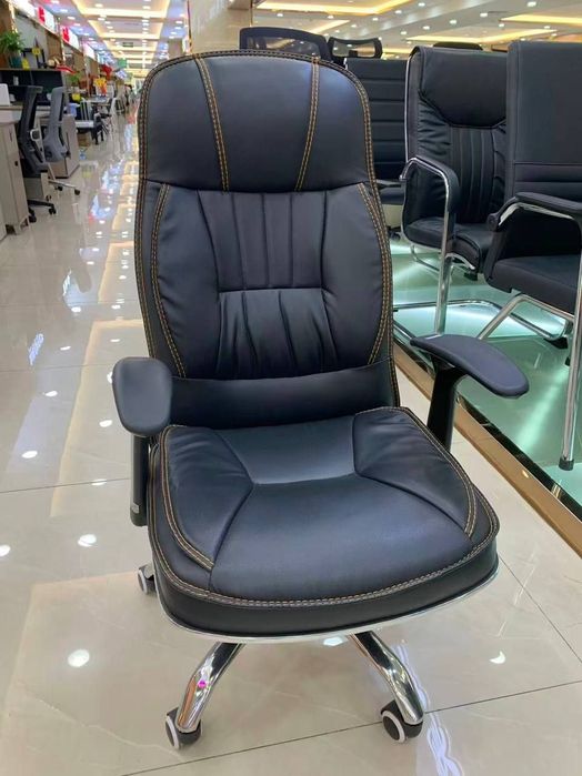 Кресло офисное, коричневое и черное