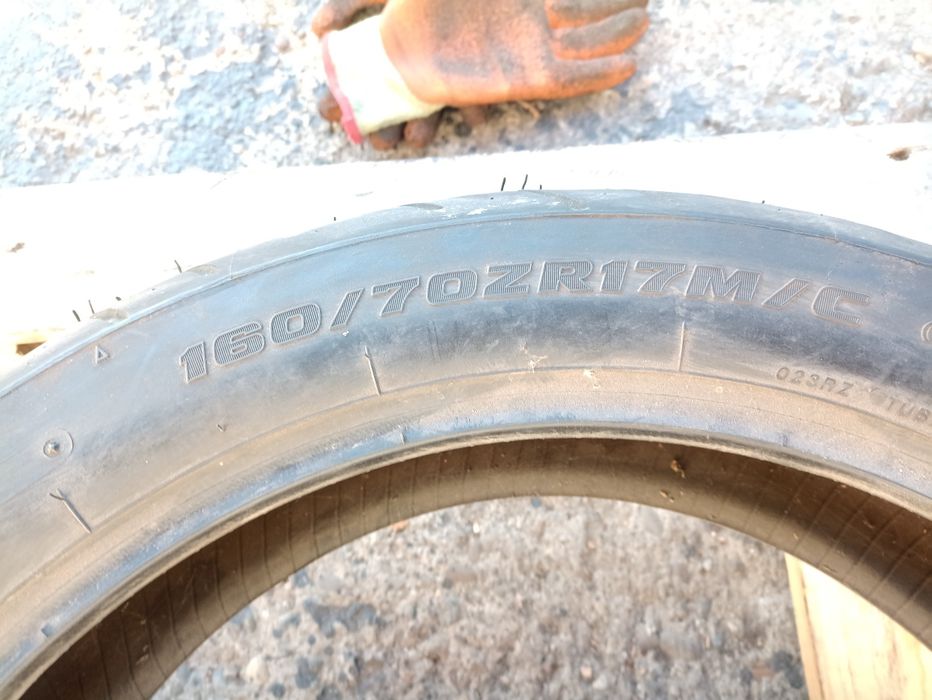 O anvelopa  Bridgestone 160/70 R17.