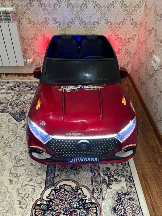 Mercedes JHW-8888 красный