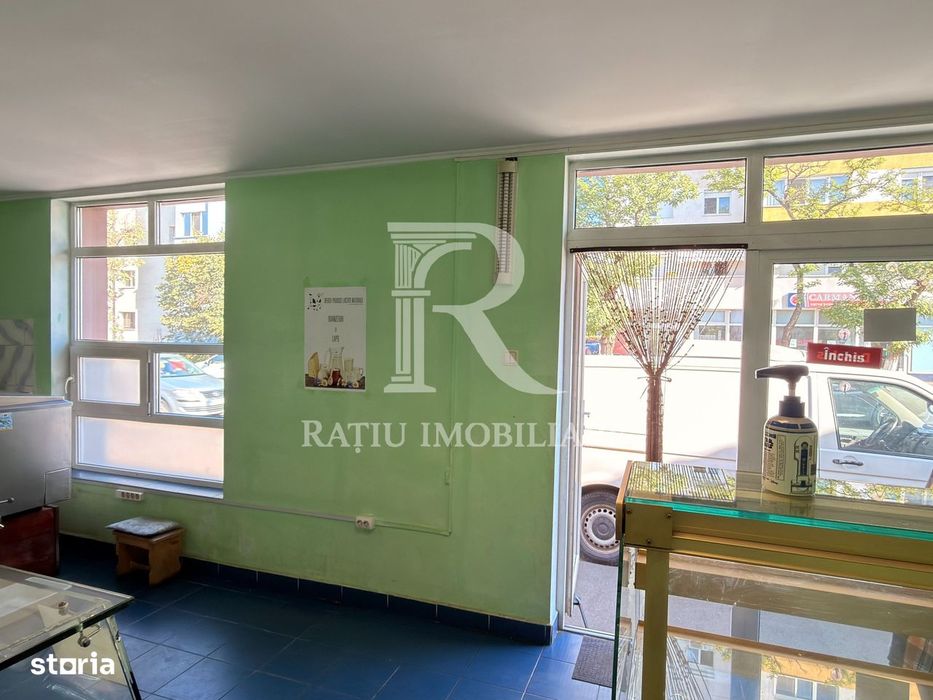 Casă cu spațiu comercial la stradă, curte și grădină | Oradea