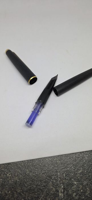 Stilou Montblanc carbon,stare perfecta