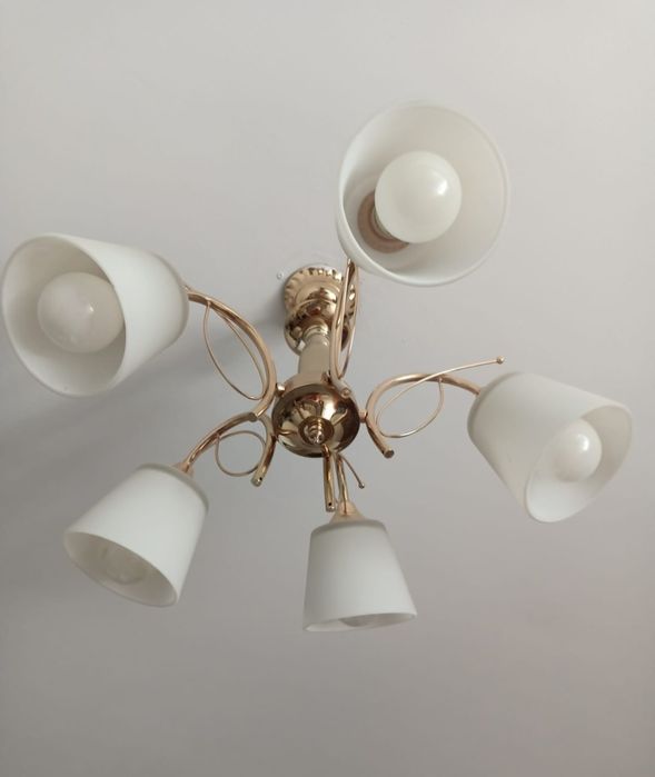 Продам люстру! 5 плафонов..