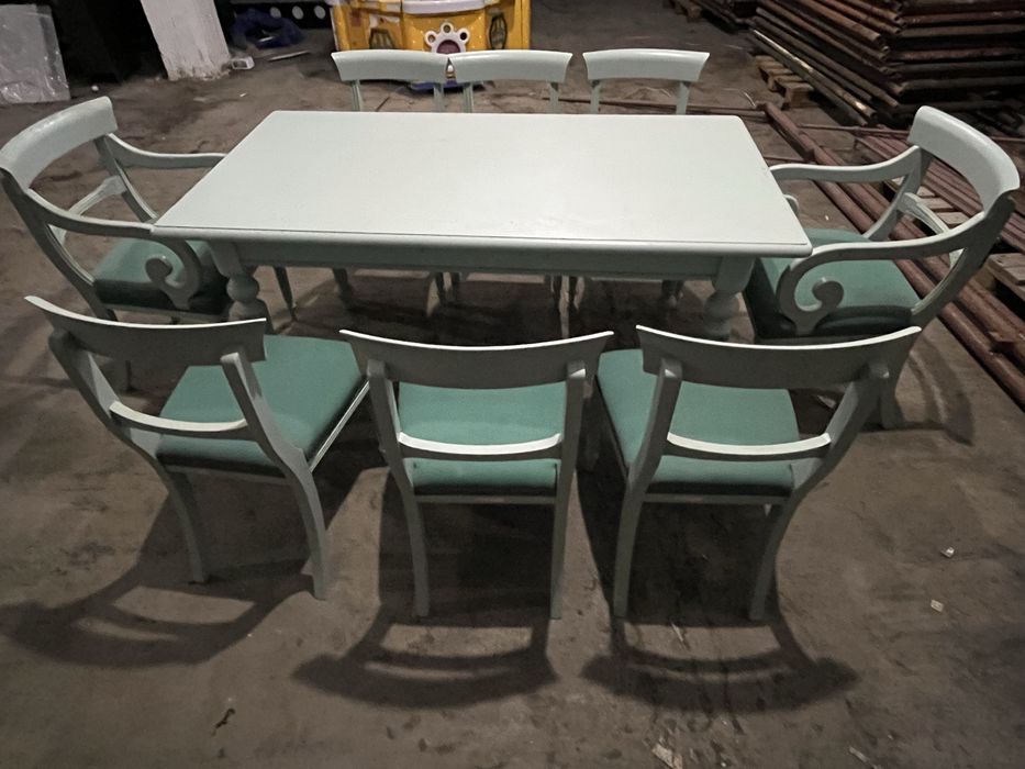 Стол со стульями