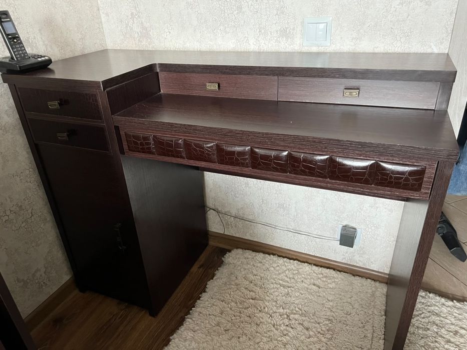 Продам спальный гарнитур без кровати