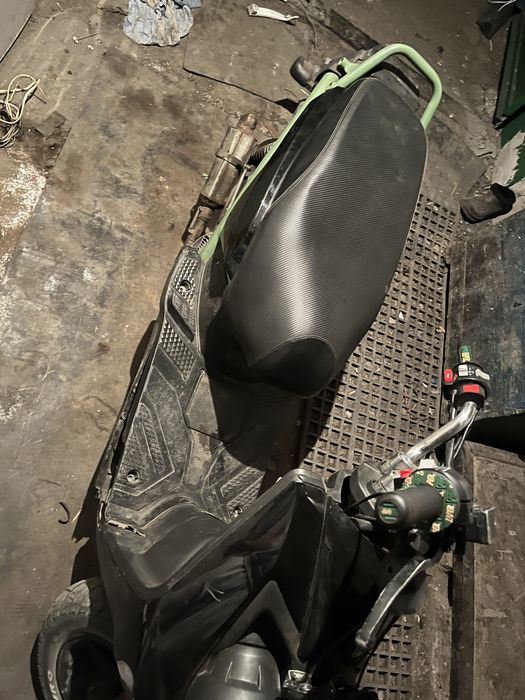 Продам скутор бумер 150кубов