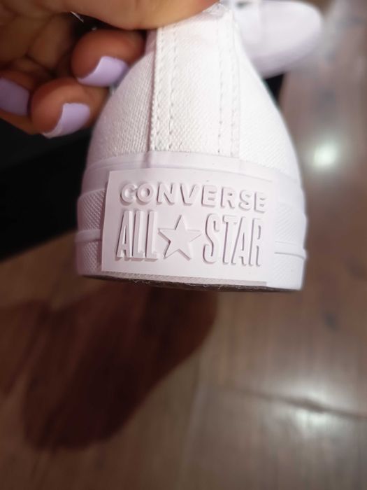 Нови оригинални дамски кецове Converse 38 номер.