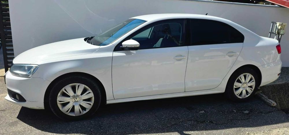 VÂNZARE RAPIDĂ Volkswagen Jetta, an 2013! • Stare foarte bună • Preț atractiv!