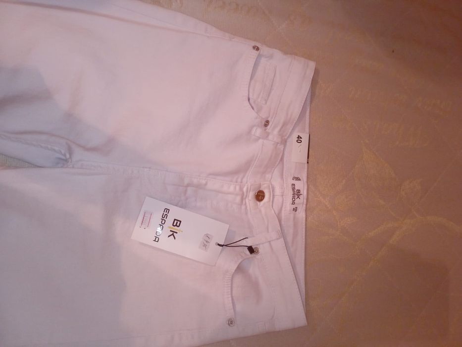 Джинсы белые хорошего качества