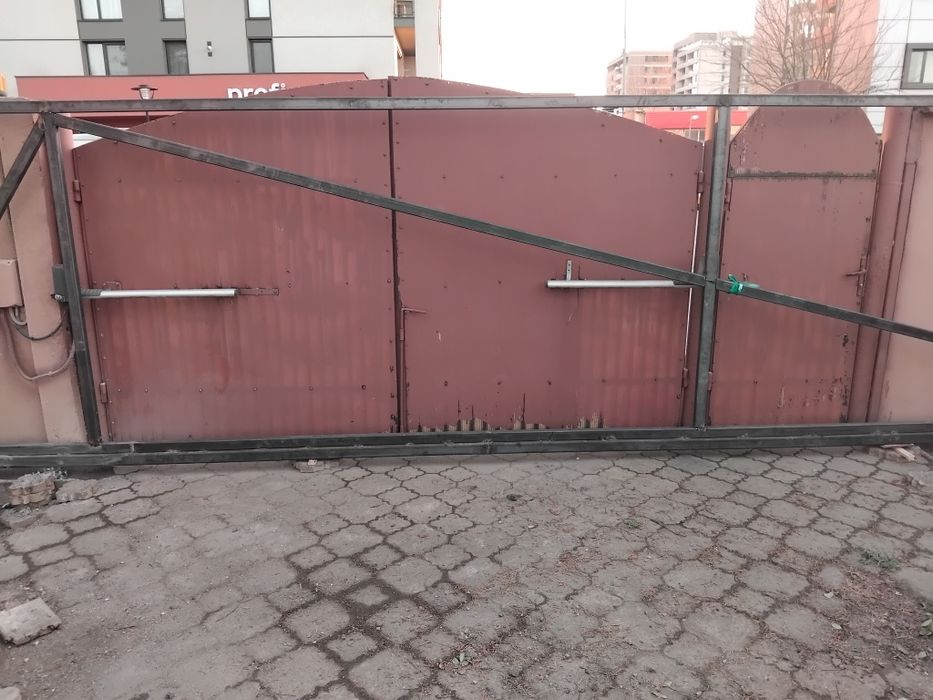 Poartă automatizată