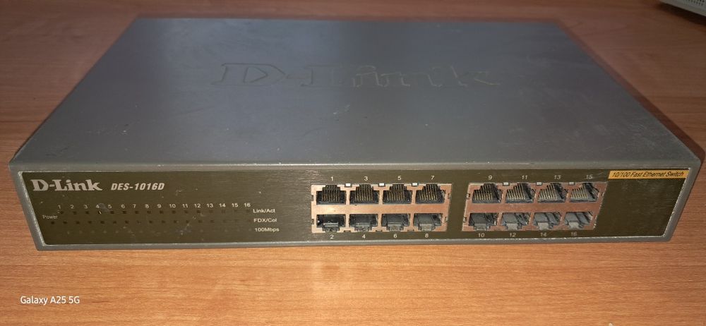 Продам хаб свитч 16 портовый dlink