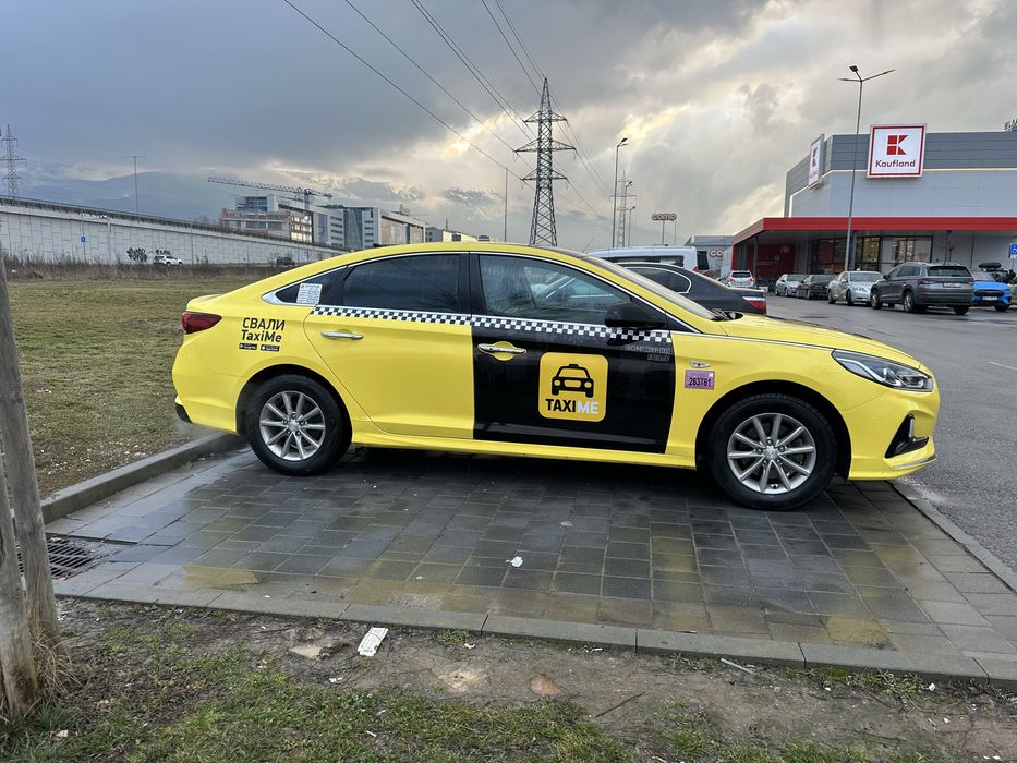 Hyundai sonata.       .