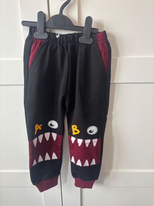 Vand doua perechi de pantaloni noi 98-104