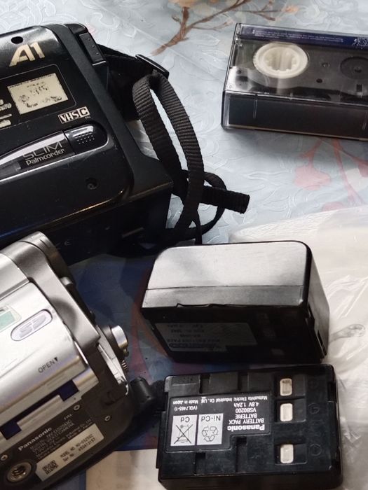 Видеокамеры Панасоник и сони