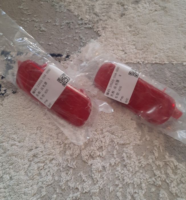 Новые отражатели в задний бампер Honda Cr-v 2002