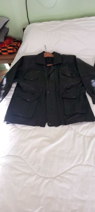 Кожена полушуба, запазена.