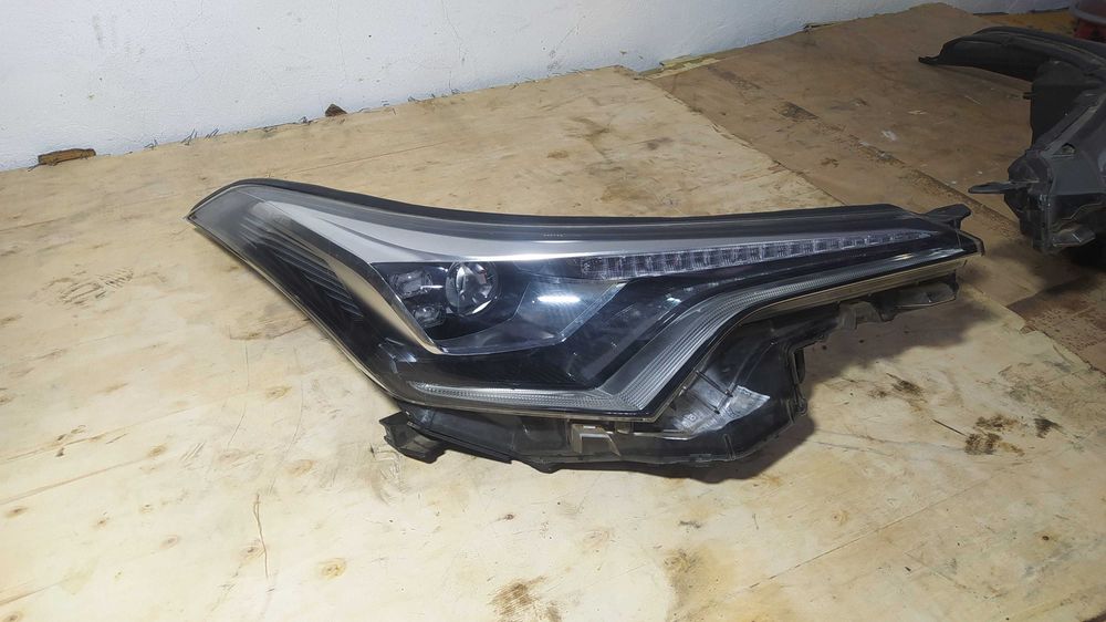 Фары передние Toyota C-HR 2016 +