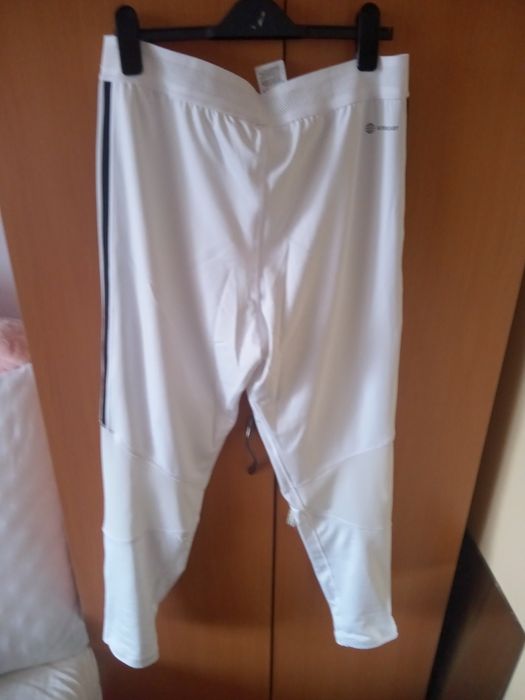 Pantaloni adidas real madrid mărimea L noi cu eticheta