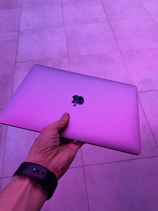 Macbook air 2020 8/256 xolati 10/10