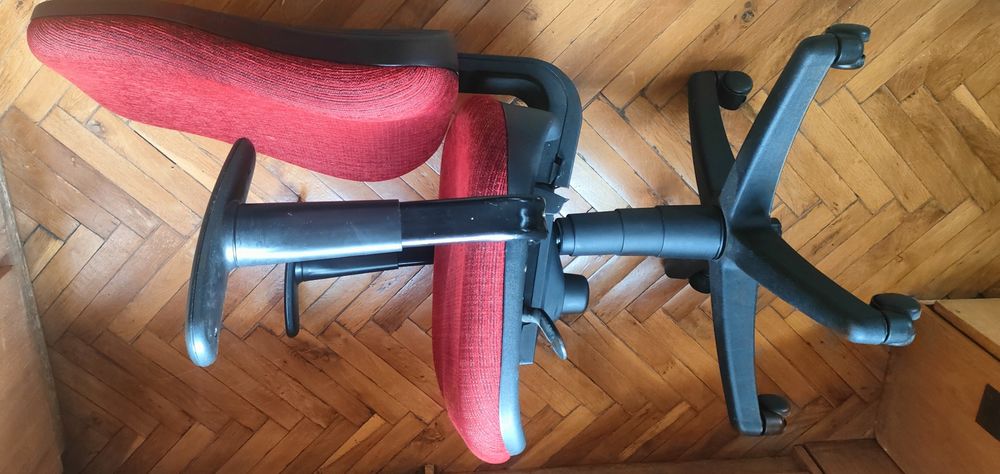 Продавам качествен стол