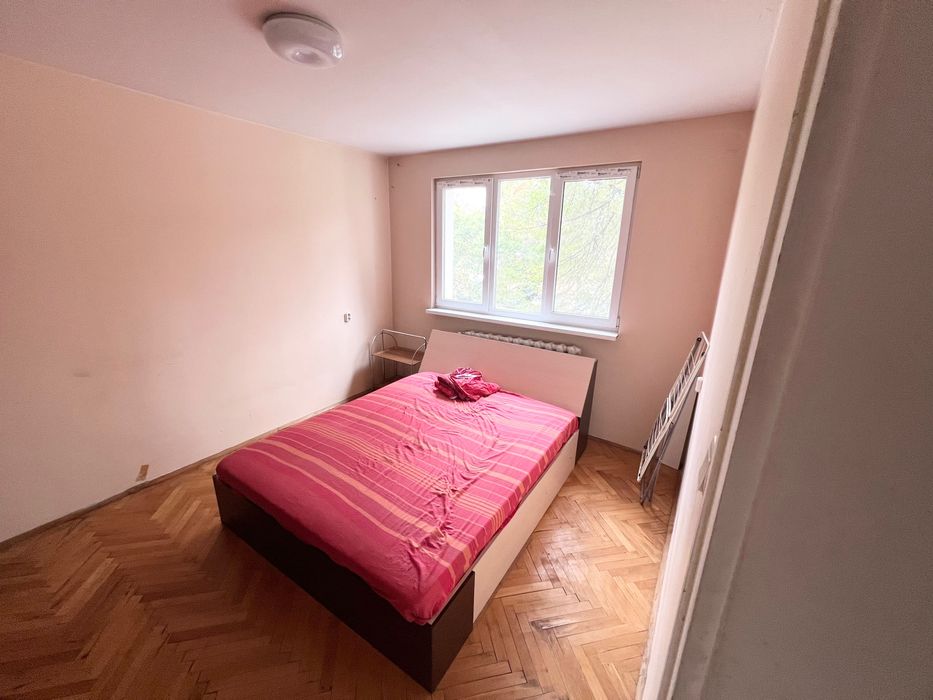 Стая в 2-стаен апартамент до мол България