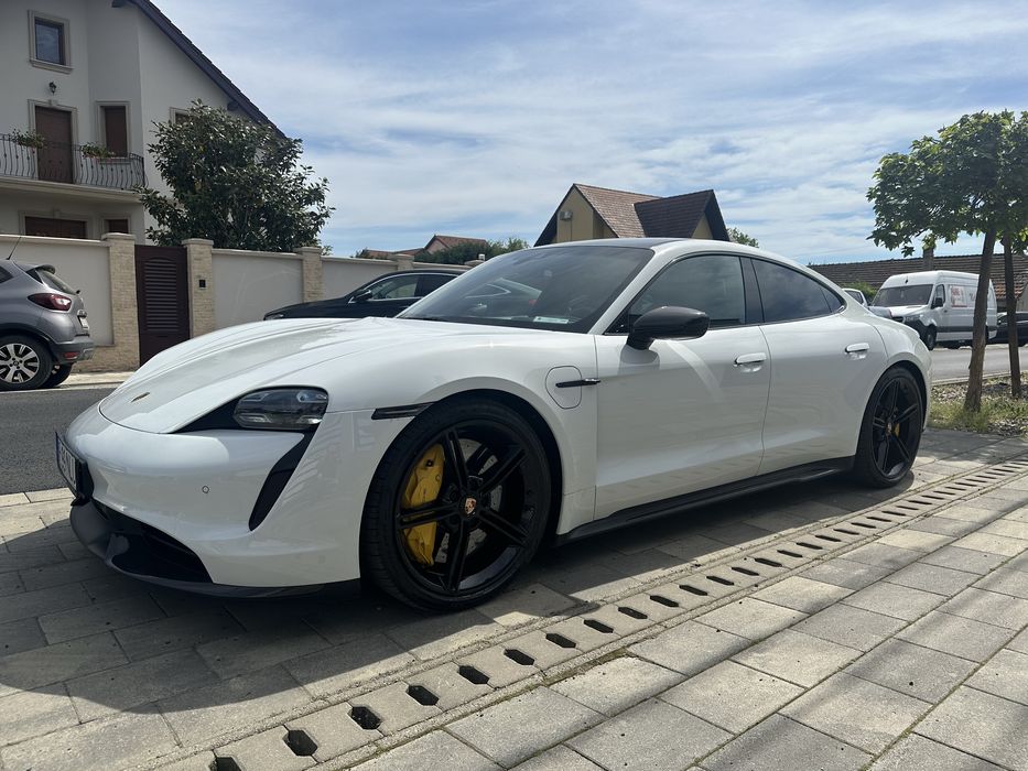 Taycan Turbo S , tva inclus