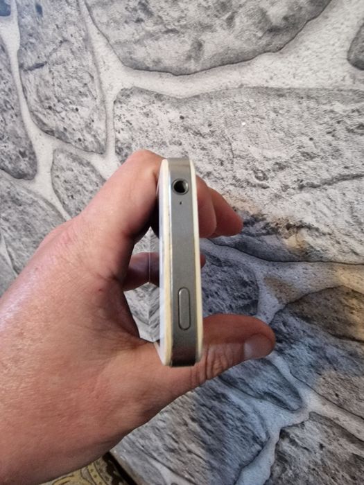 Продам Айфон 4S ...