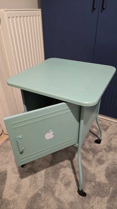 Noptiera de metal IKEA (model Vettre)