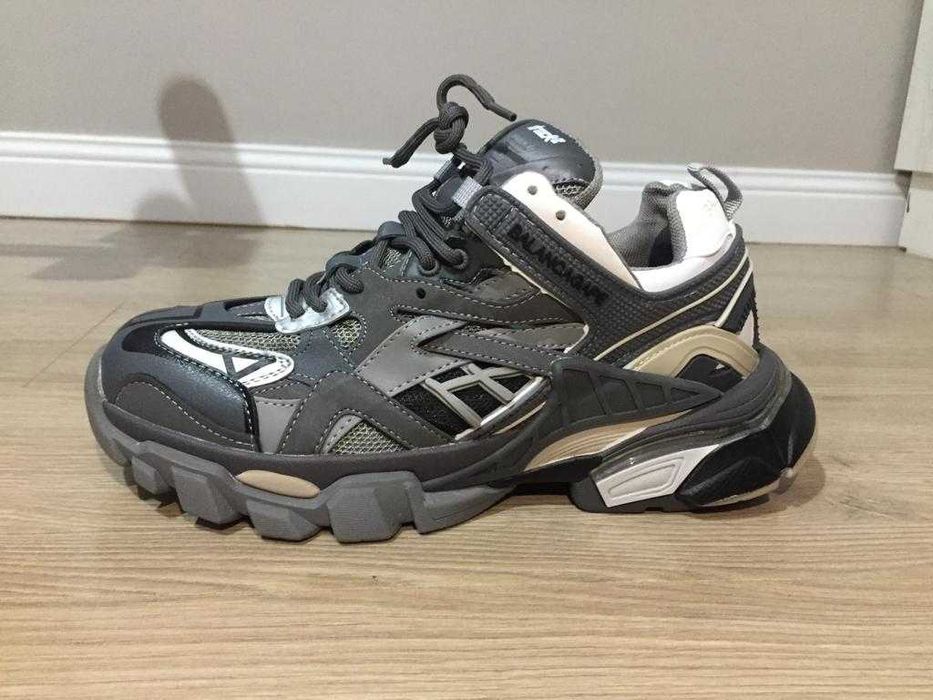 Кроссовки очень стильные