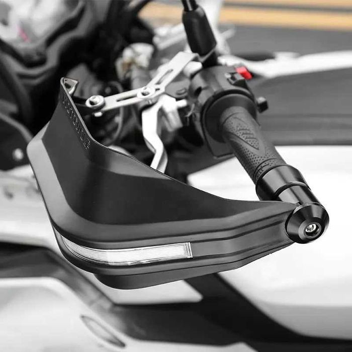 MOTOWOLF Handguard-uri cu Lumini LED de Zi și Semnalizare pentru Motociclete - Protecție și Vizibilitate Îmbunătățite