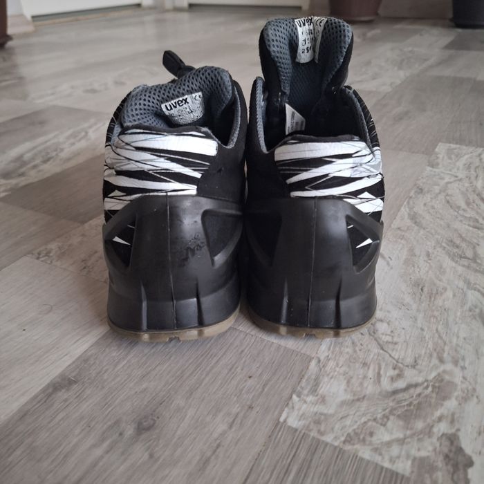 Bocanci de lucru cu bombeu Uvex nr 45