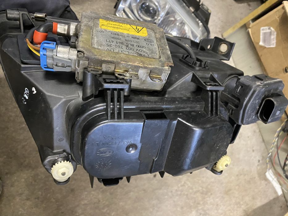 Фарове ксенон ауди с3 s3 2000г перфектни намалени