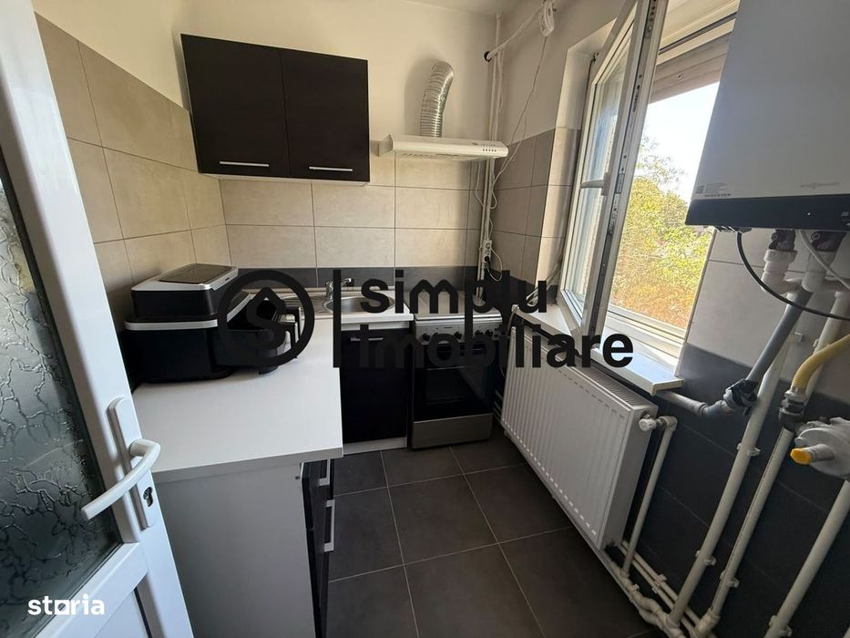 Garsoniera, etaj 1/4, centrala, Ciuperca - 75 000 Euro
