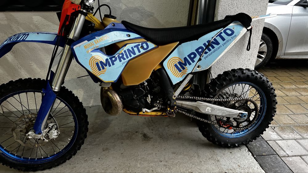Husaberg 2011  250 2T numere negre similar Ktm 250 exc 2012