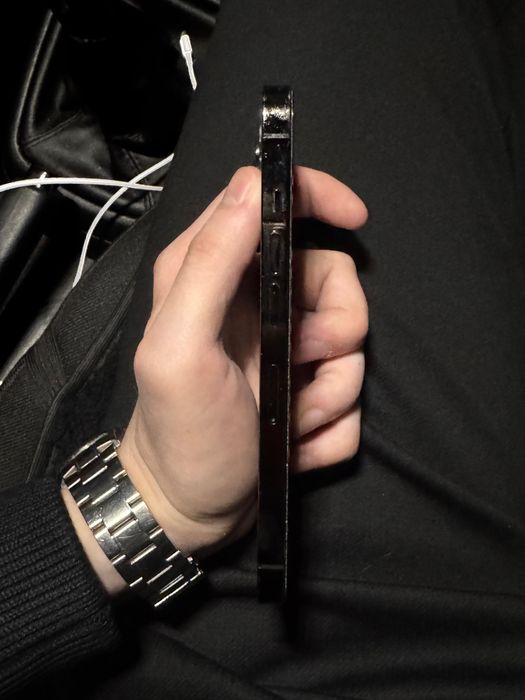 Продам Айфон 13про память 128