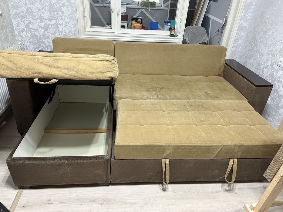 Угловой диван, с огромным спальным местом и ящиком для хранения