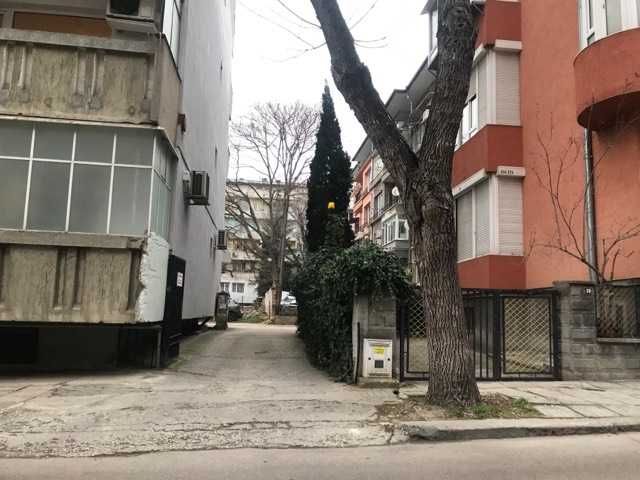 Дава се под наем Гараж / Паркомясто в Варна, Червен площад - 15 кв.м за 120 € - Снимка #1