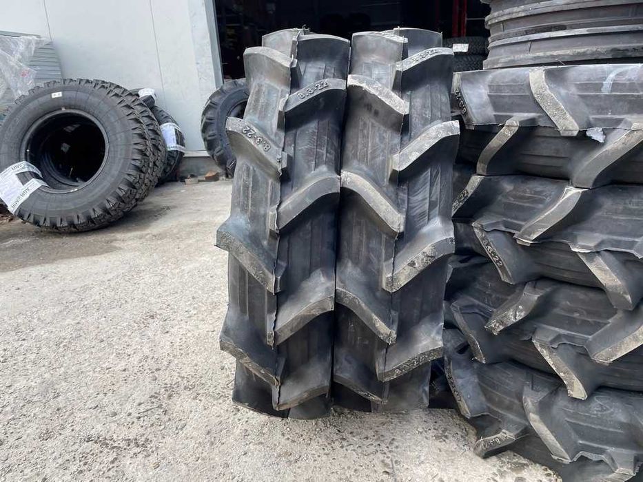 Anvelope noi 8.3-22 pentru tractor japonez MITSUBISHI cu camera