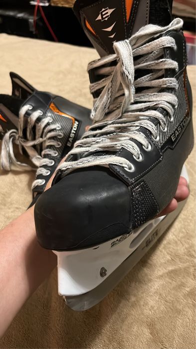 Продам коньки хоккейные Easton